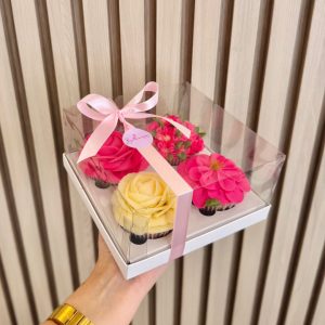 Caixa com 4 cupcakes (recheados e decorados)